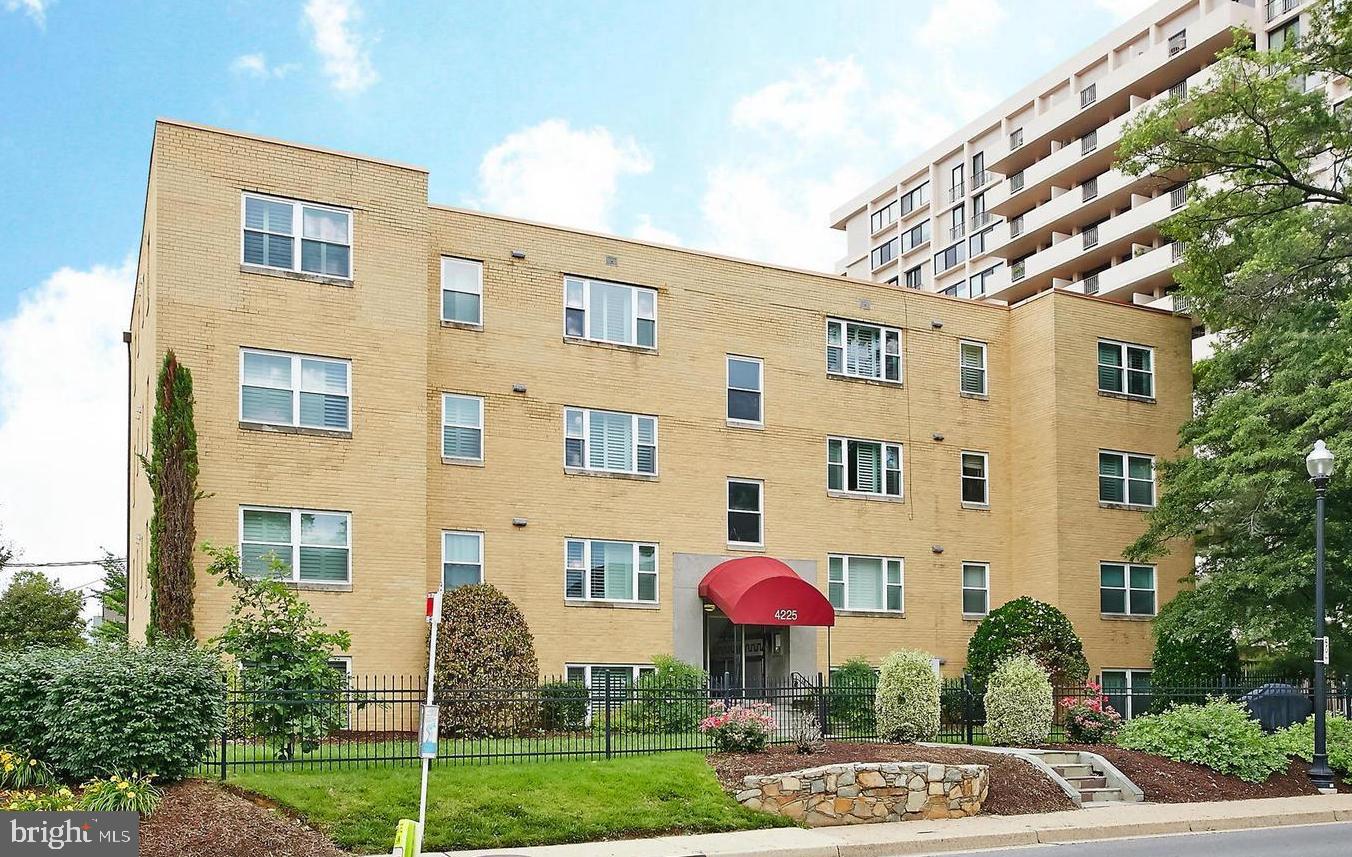 4225 N Henderson Rd #304