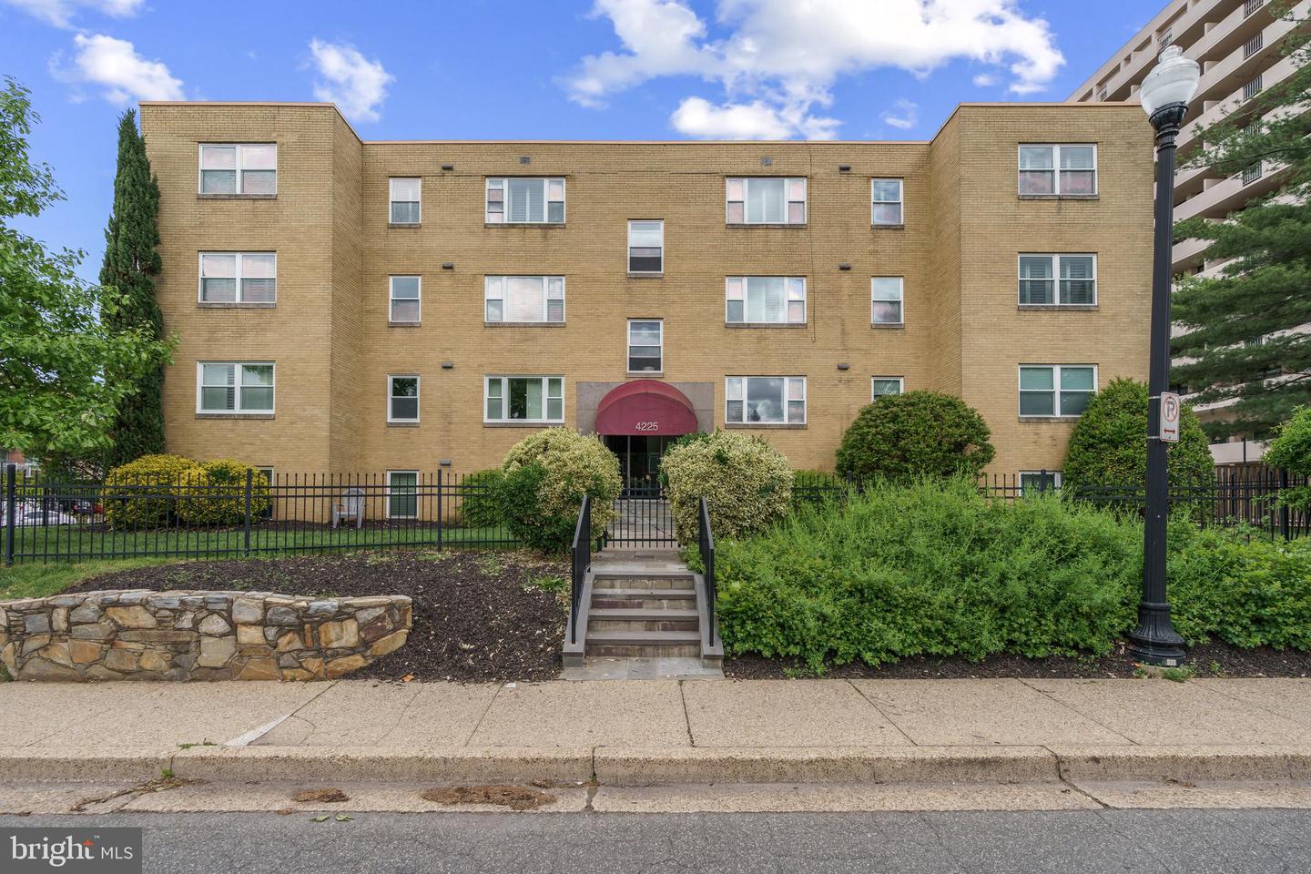 4225 N Henderson Rd #304