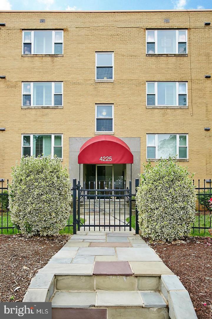 4225 N Henderson Rd #304