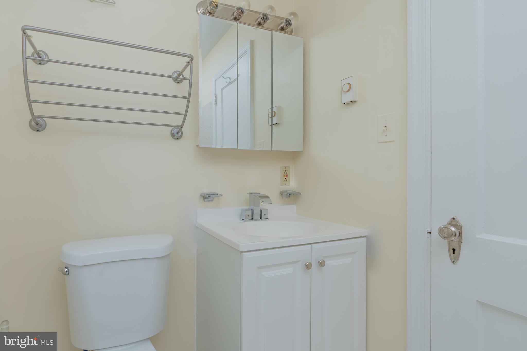 1909 N RHODES STREET 29