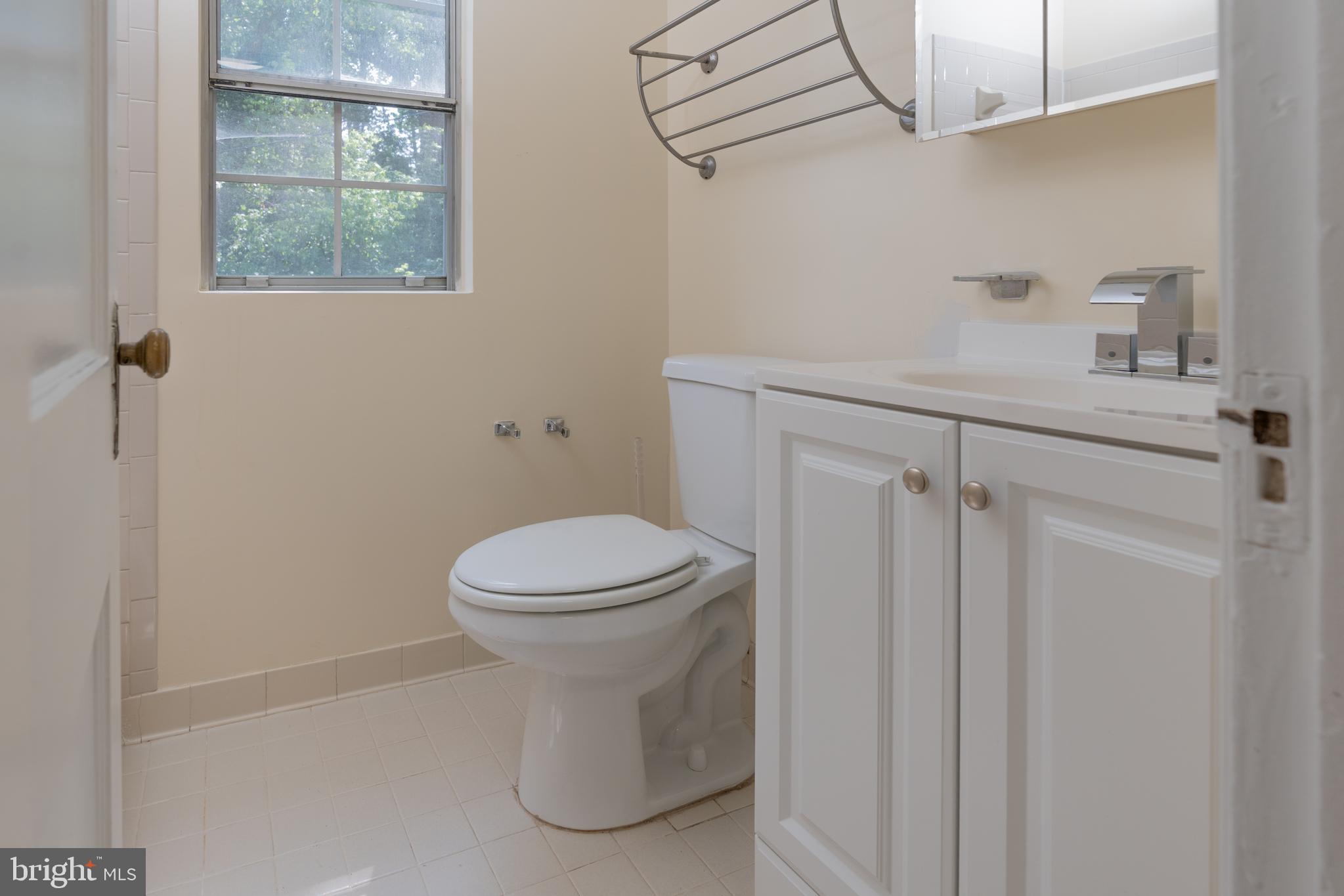 1909 N RHODES STREET 29