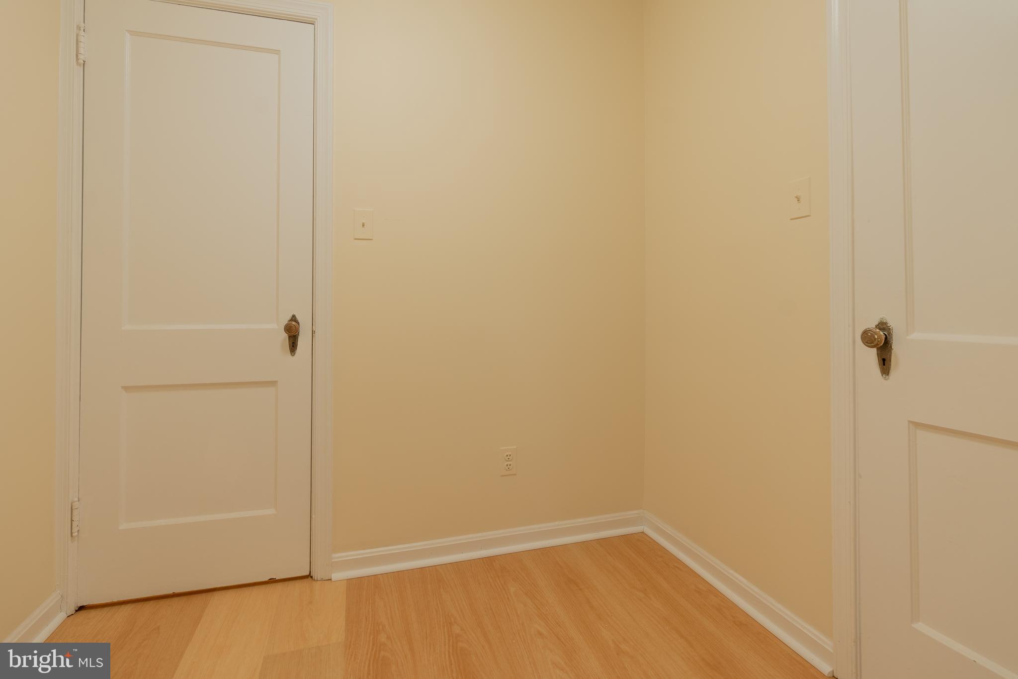 1909 N RHODES STREET 29