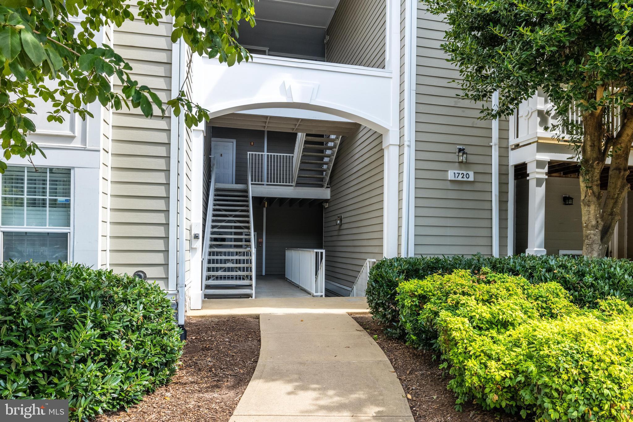 1720 Lake Shore Crest Dr #16