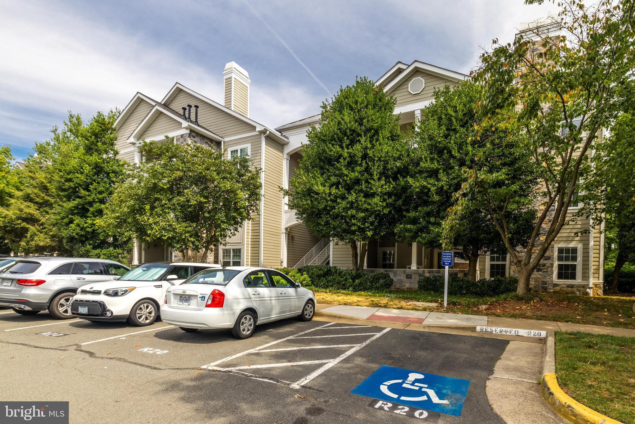 1720 Lake Shore Crest Dr #16