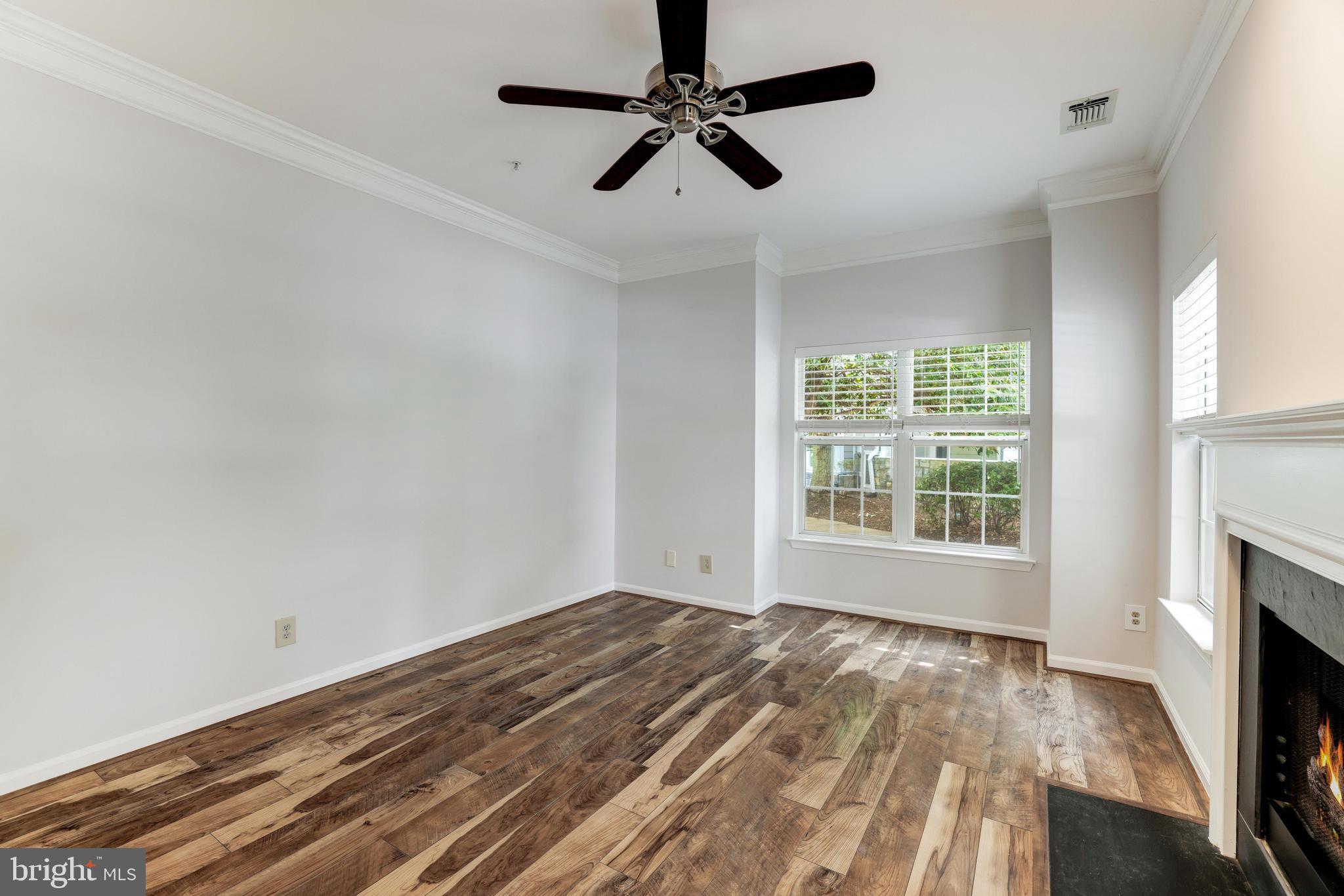 1720 Lake Shore Crest Dr #16