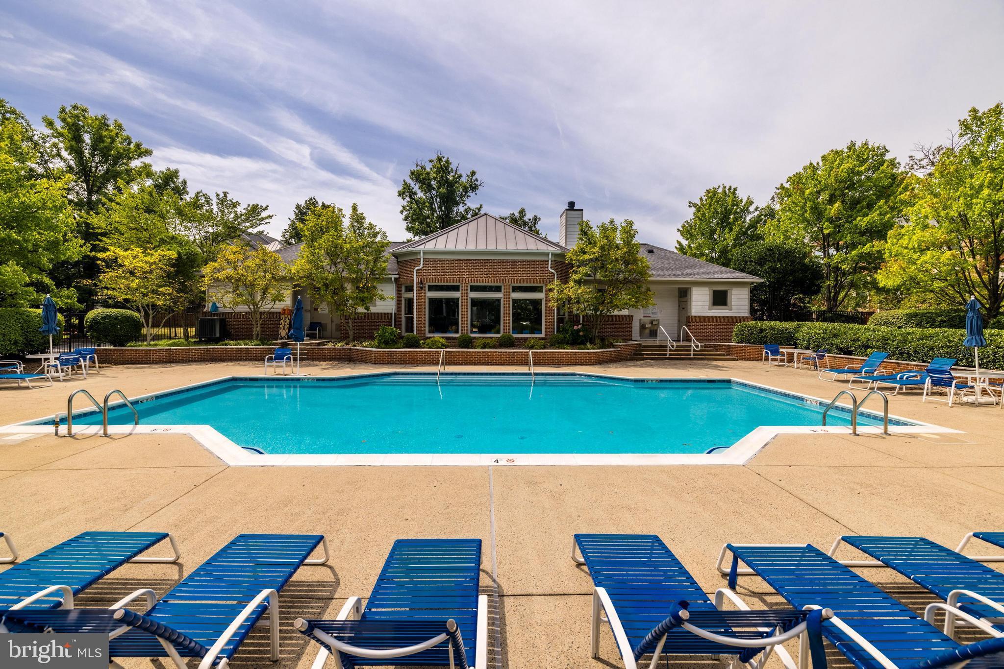 1720 Lake Shore Crest Dr #16