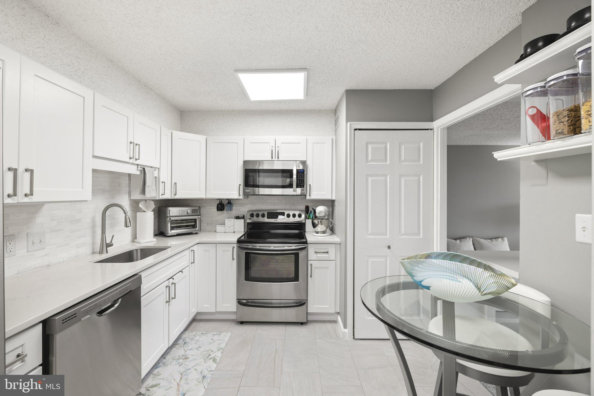 3800 Powell Ln #1125