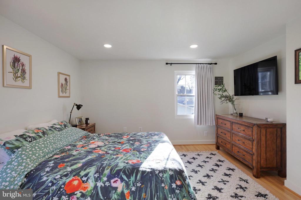 6107 WILMINGTON DR