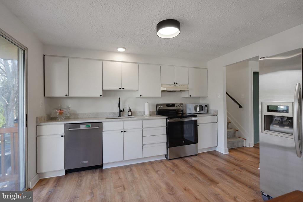 6107 WILMINGTON DR
