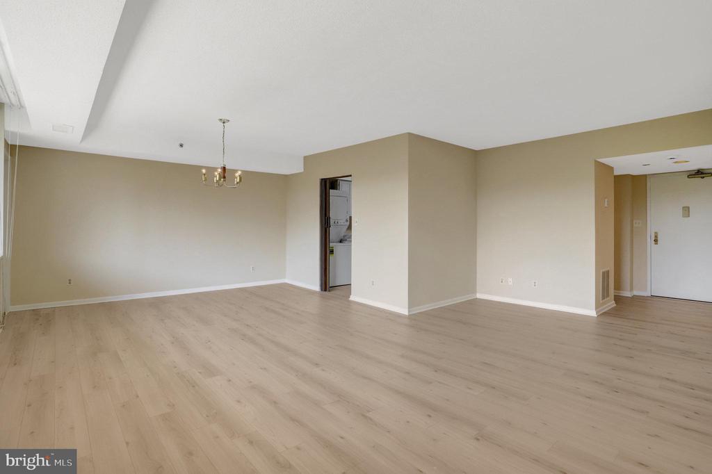 3713 S GEORGE MASON DR #215