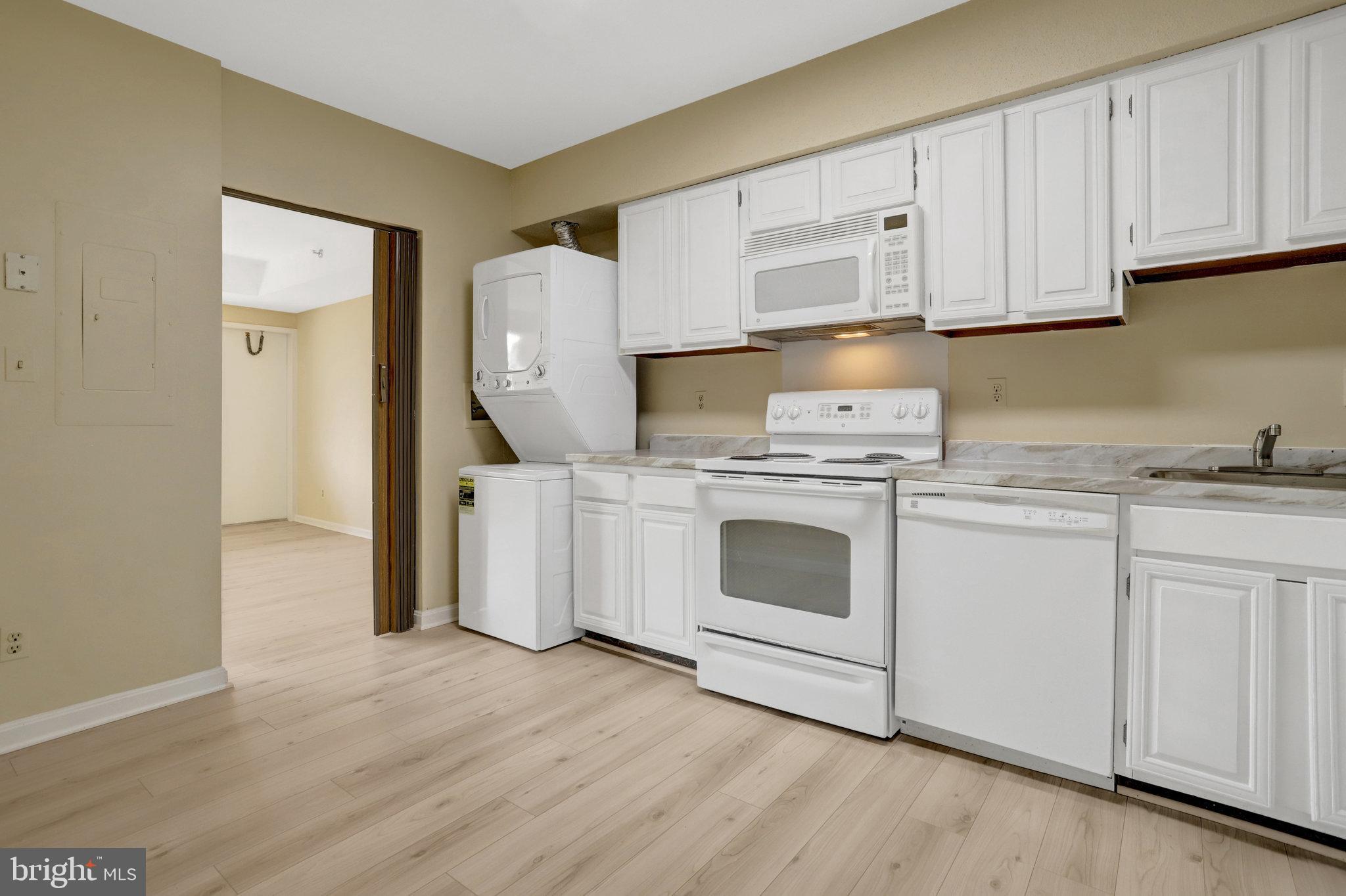 3713 S GEORGE MASON DR #215