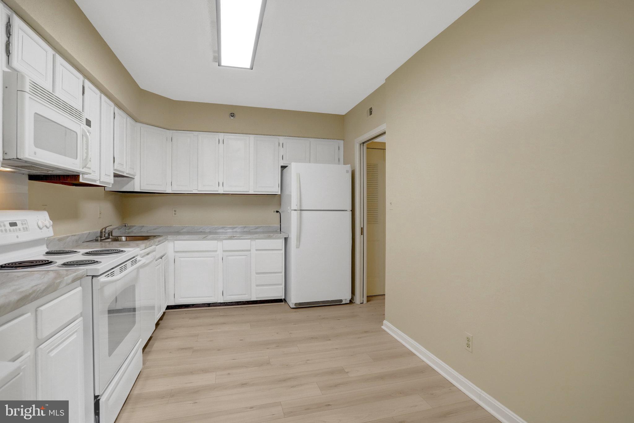 3713 S GEORGE MASON DR #215