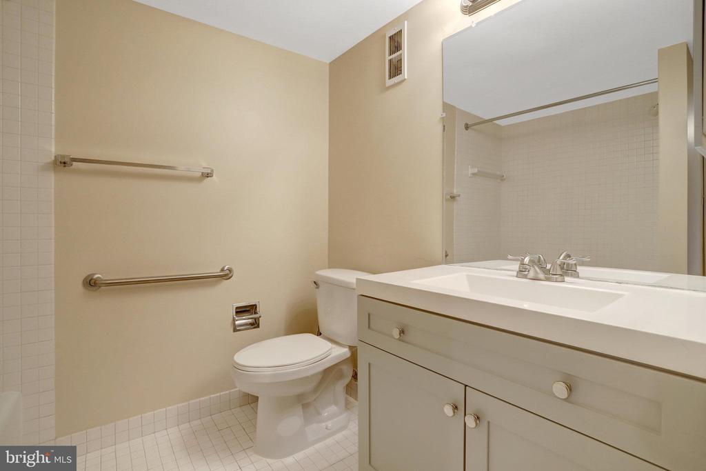 3713 S GEORGE MASON DR #215