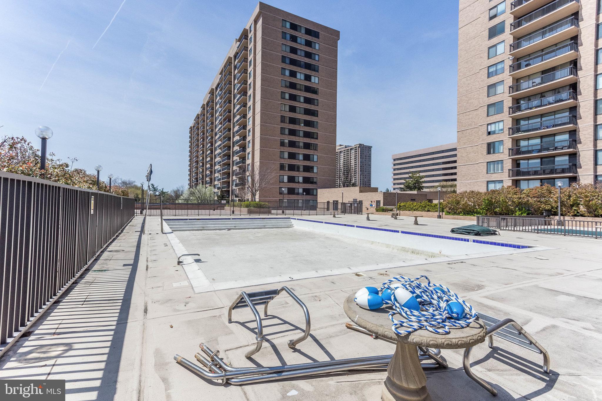 3713 S GEORGE MASON DR #215