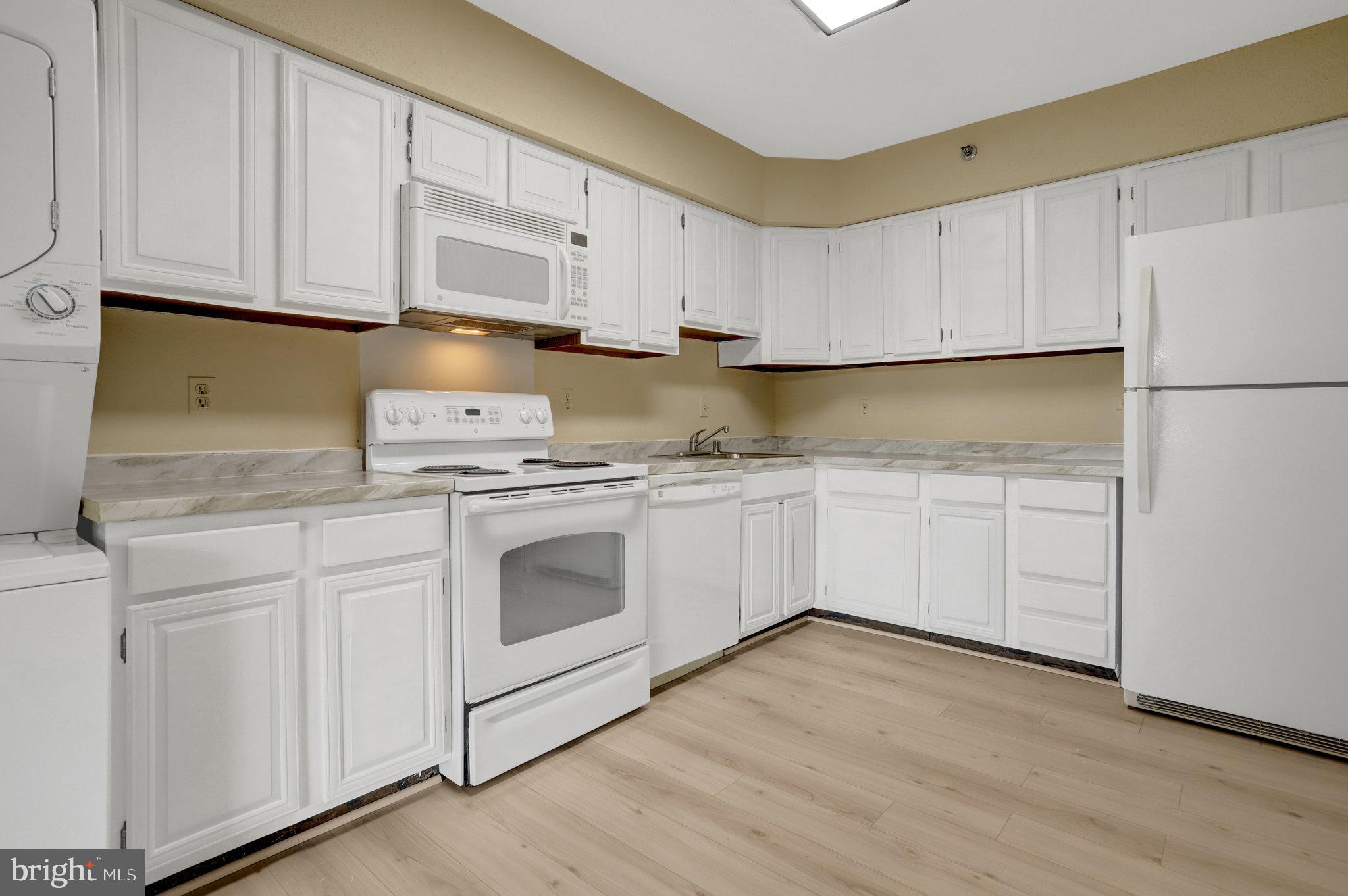 3713 S GEORGE MASON DR #215