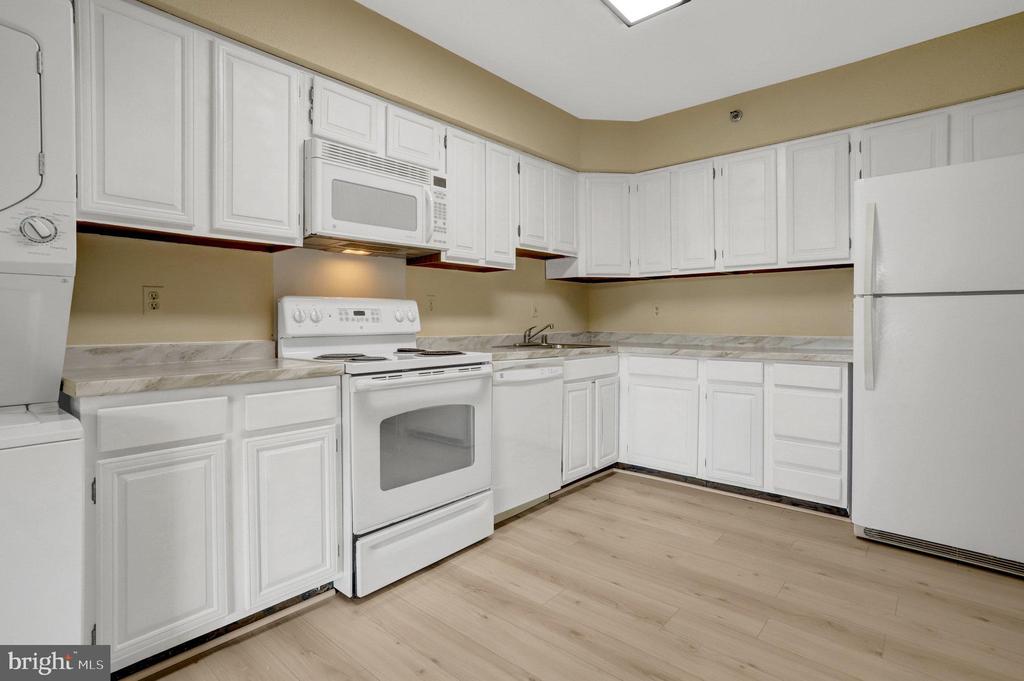 3713 S GEORGE MASON DR #215