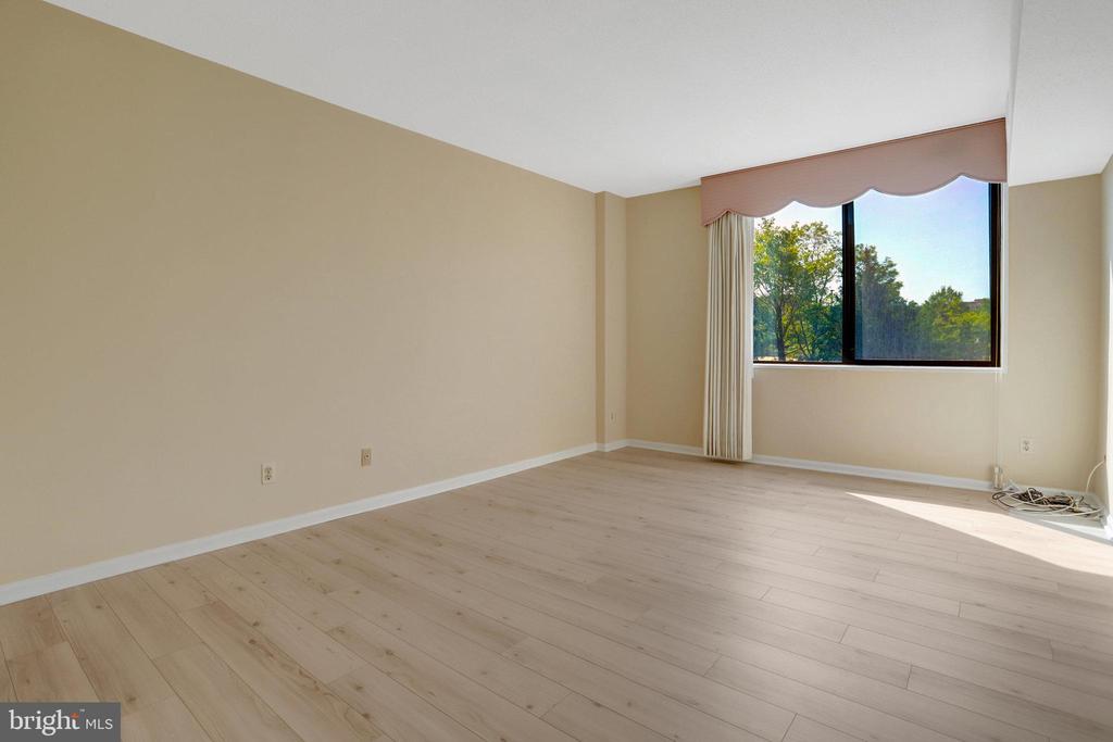 3713 S GEORGE MASON DR #215