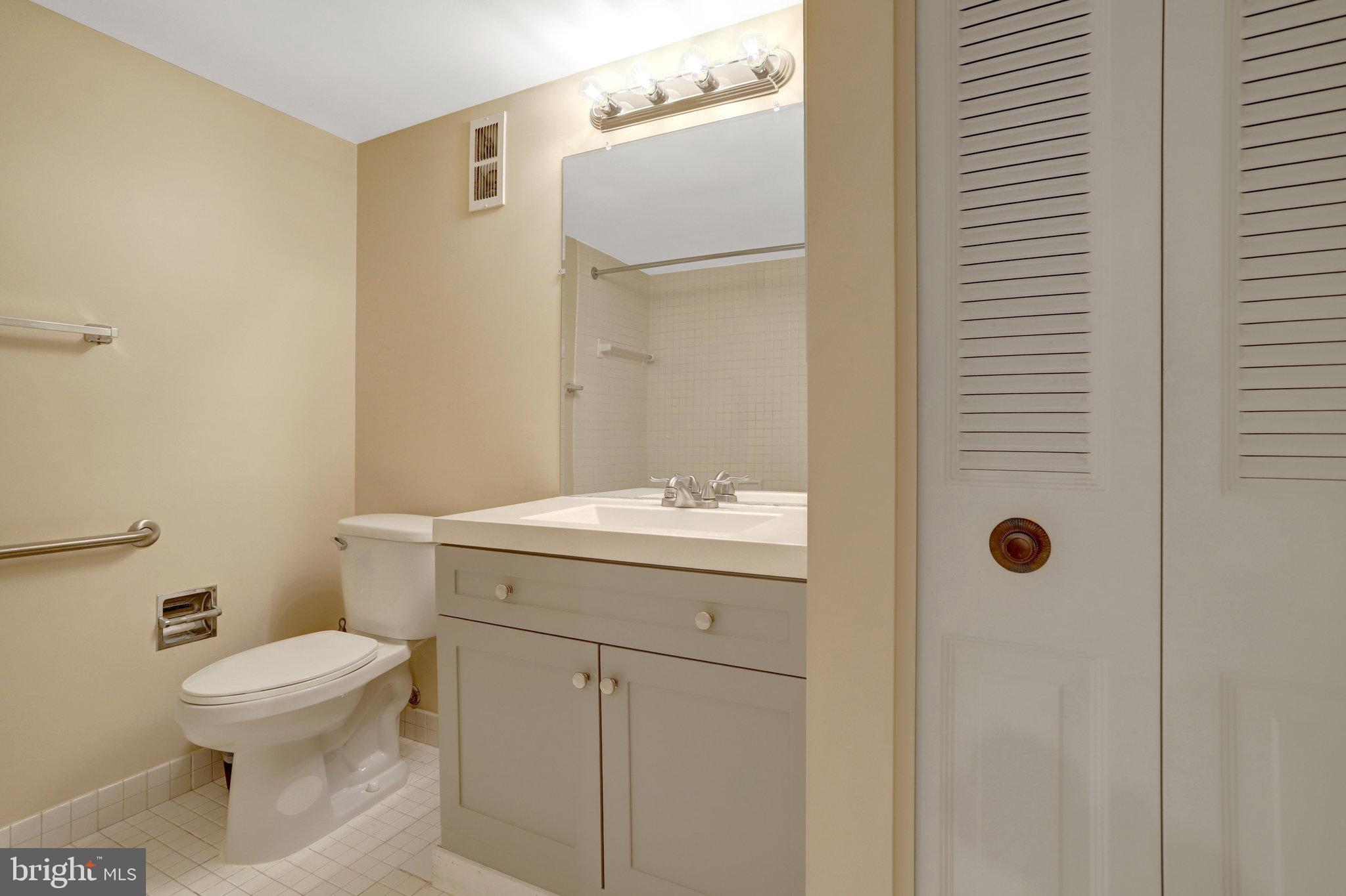 3713 S GEORGE MASON DR #215