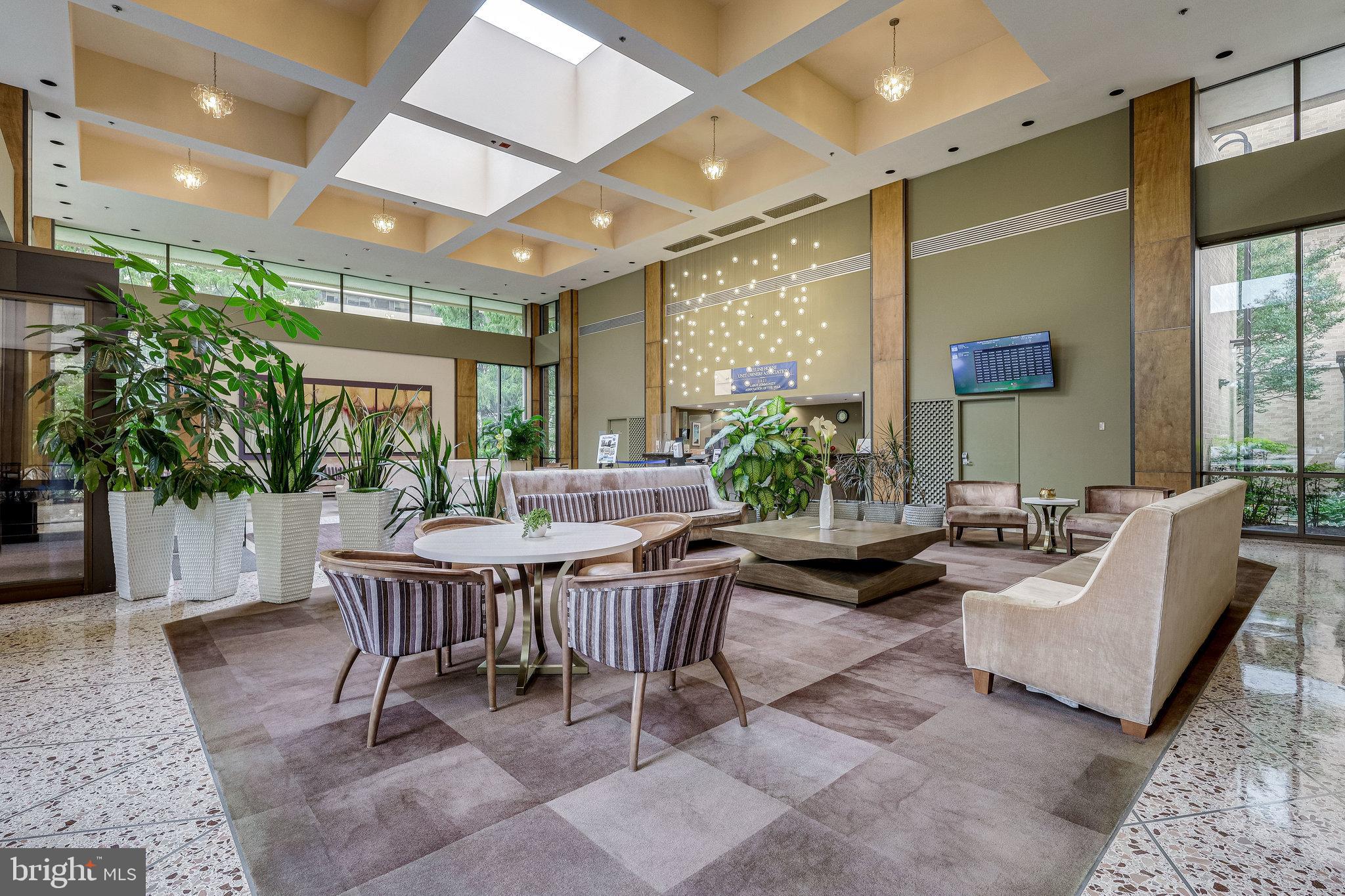 3713 S GEORGE MASON DR #215