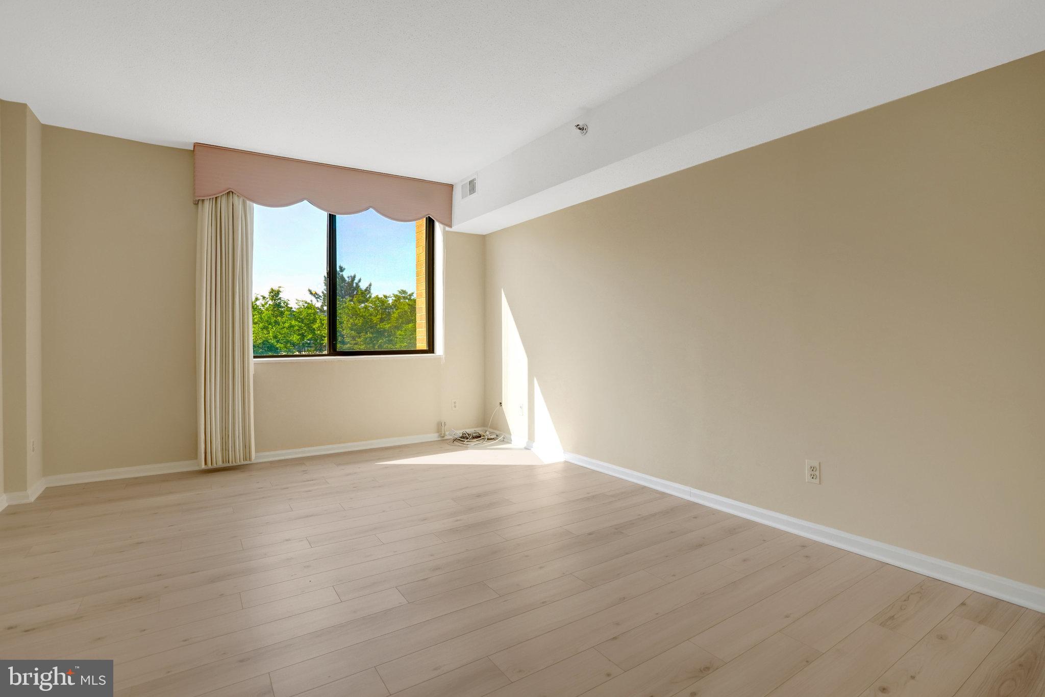 3713 S GEORGE MASON DR #215