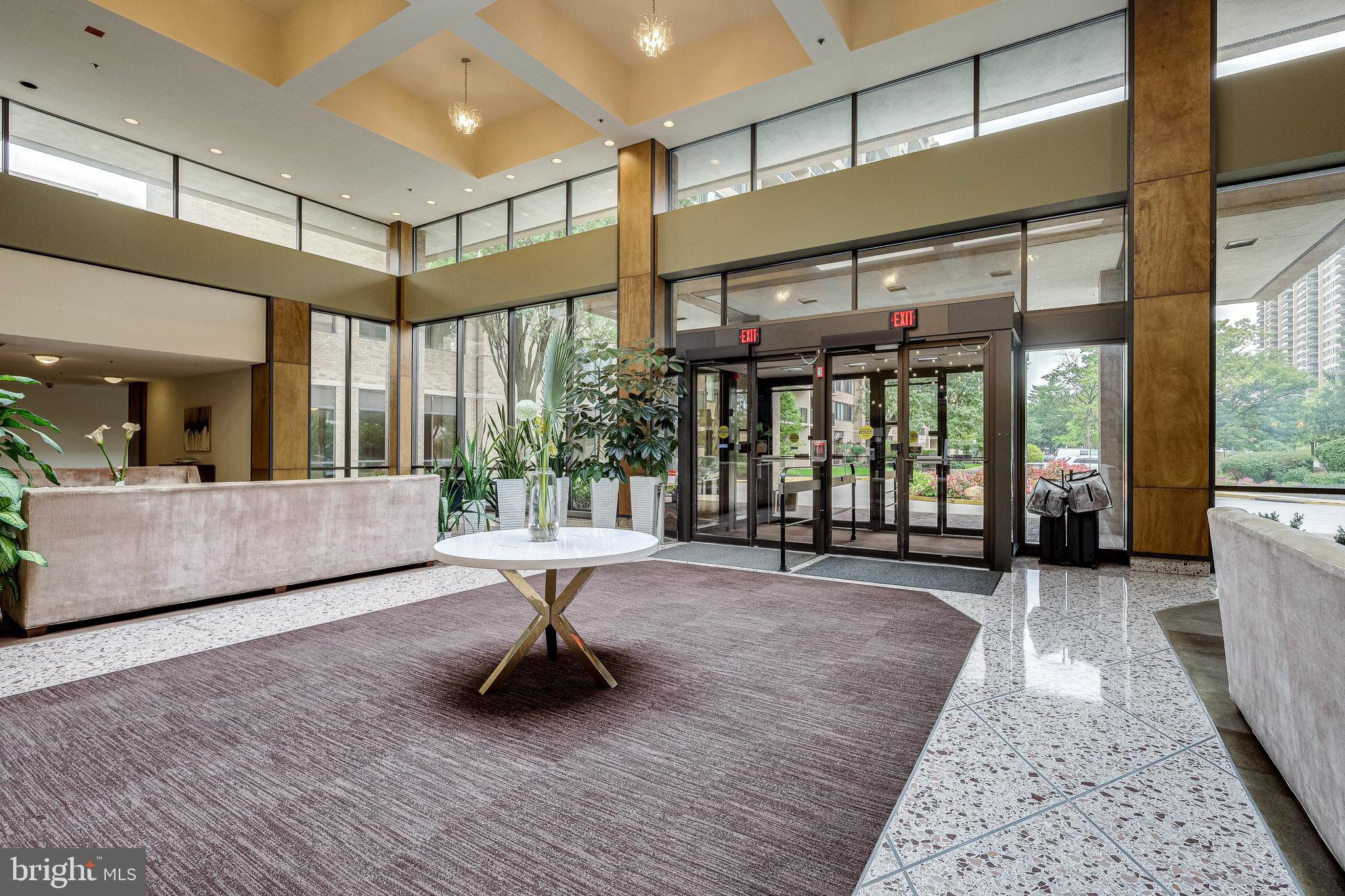 3713 S GEORGE MASON DR #215