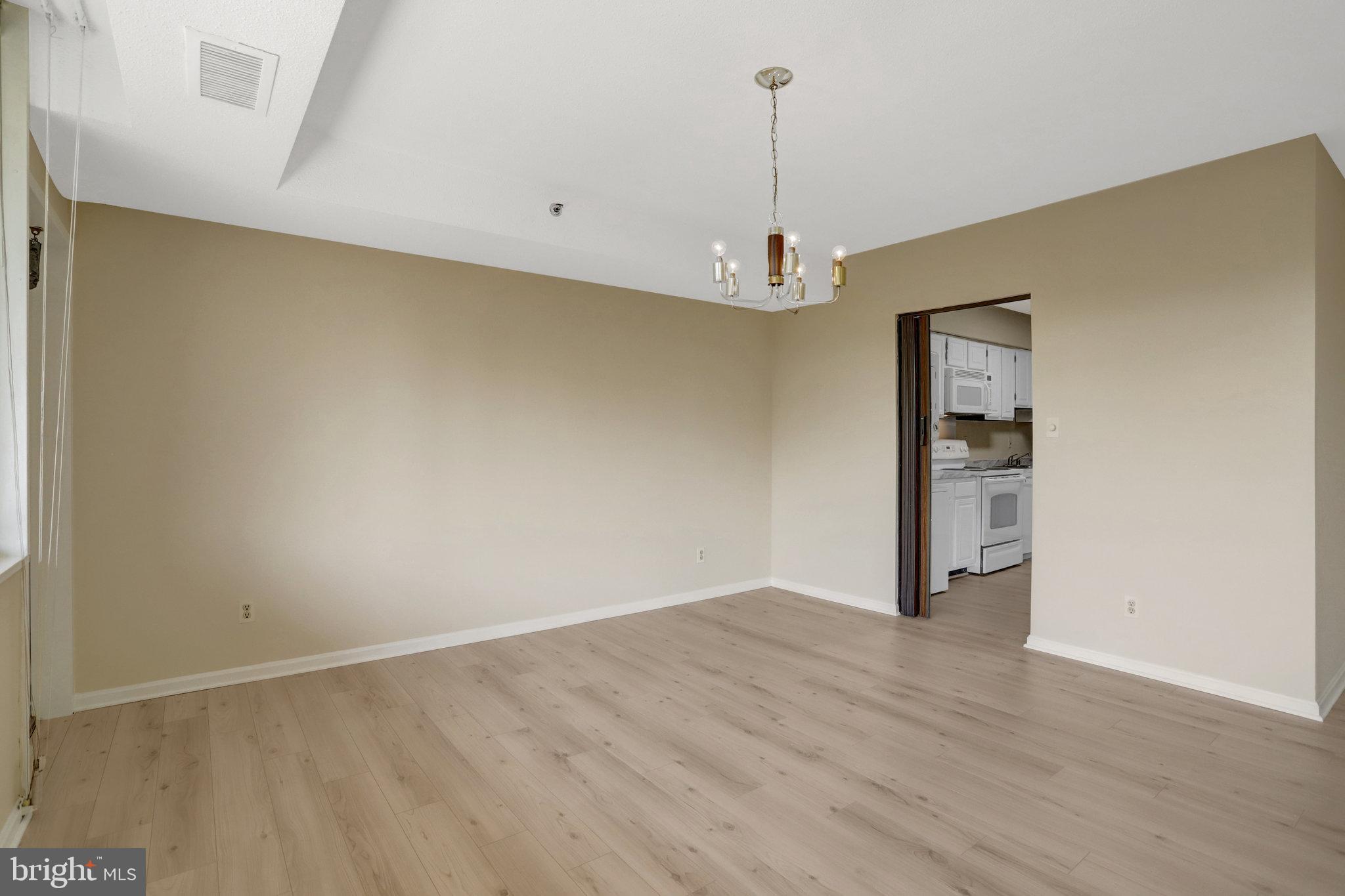 3713 S GEORGE MASON DR #215