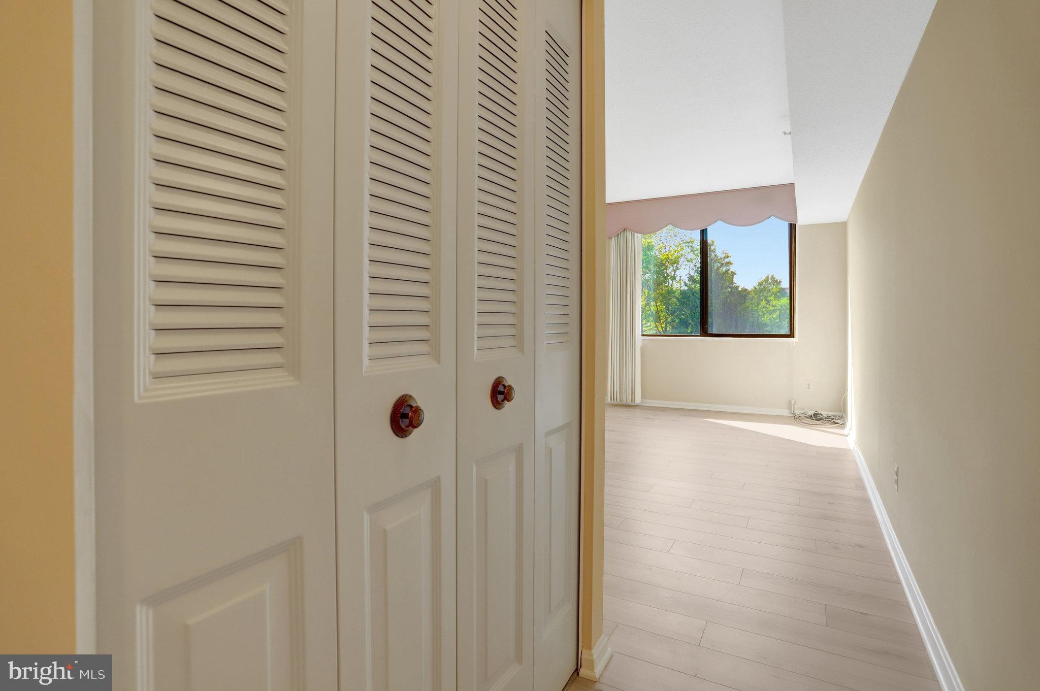 3713 S GEORGE MASON DR #215