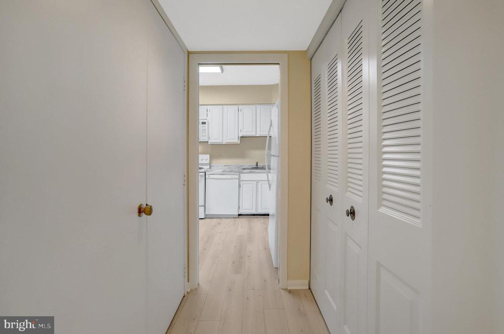 3713 S GEORGE MASON DR #215