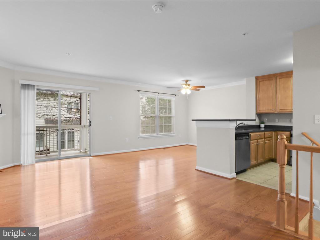 4574 Superior Sq