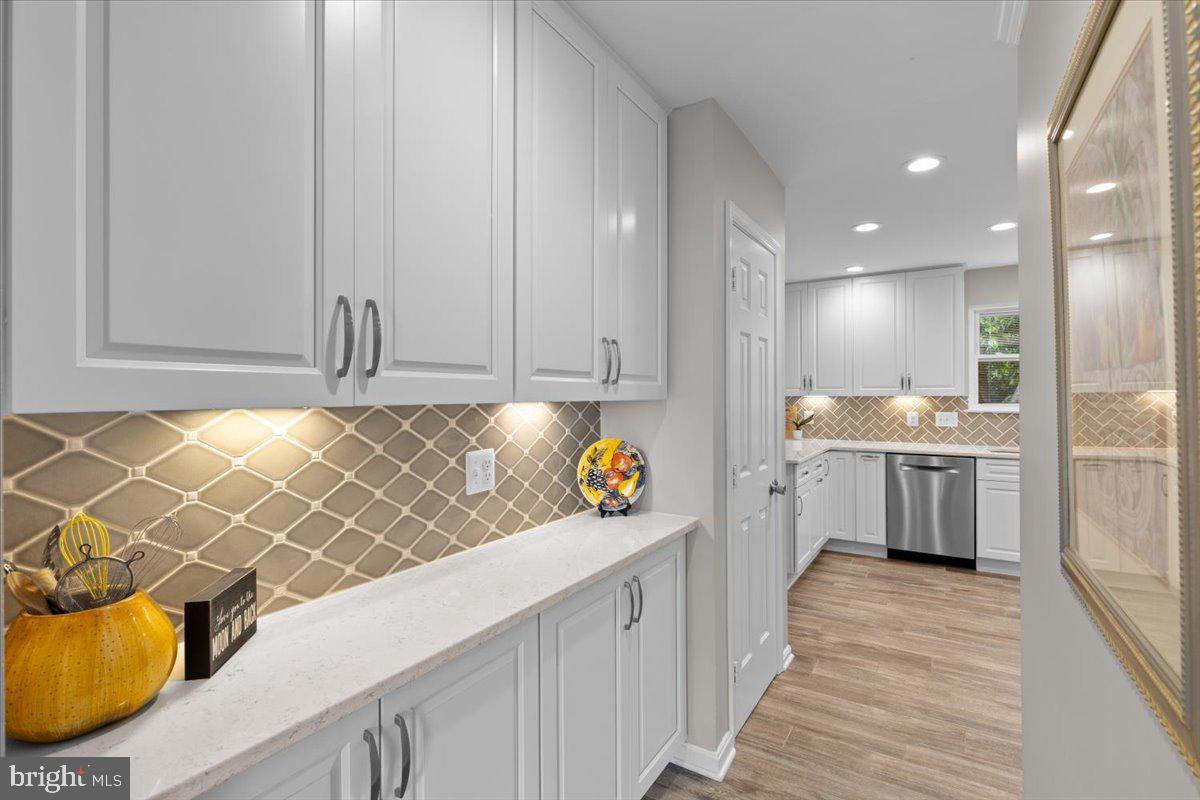 1587 Kingstream Cir