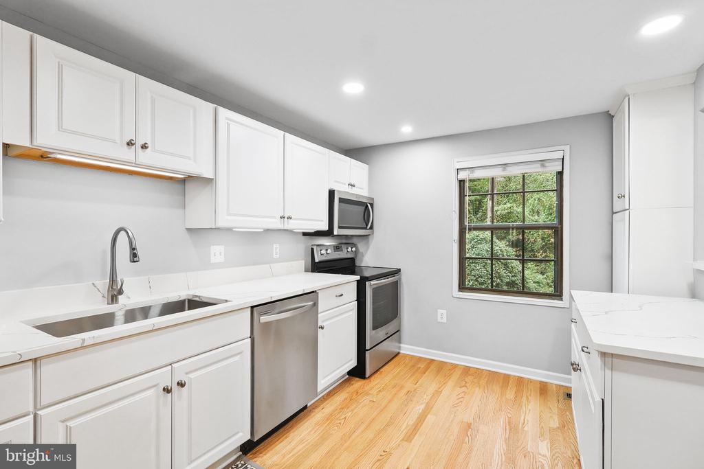 6048 HEATHWICK COURT