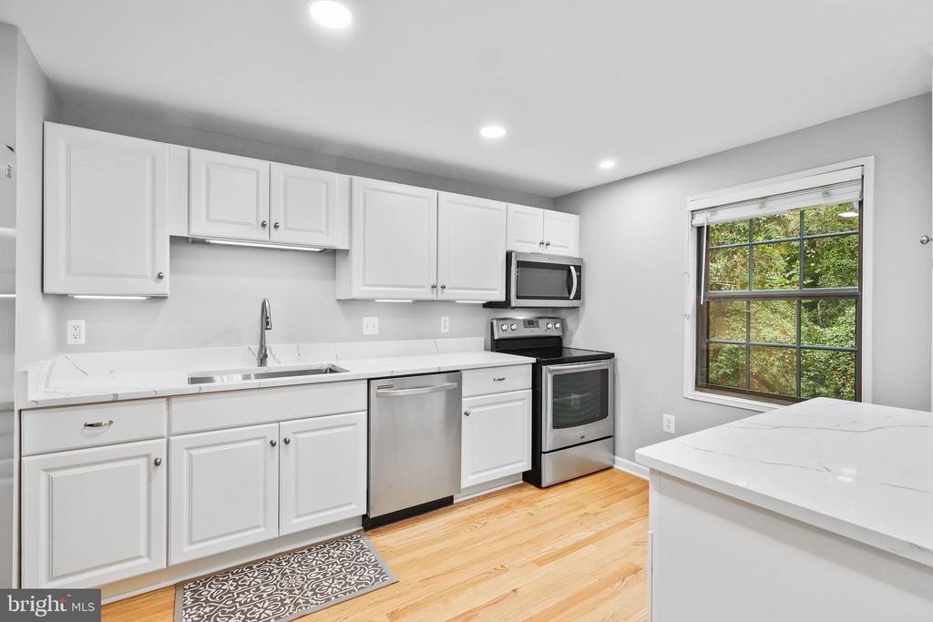 6048 HEATHWICK COURT