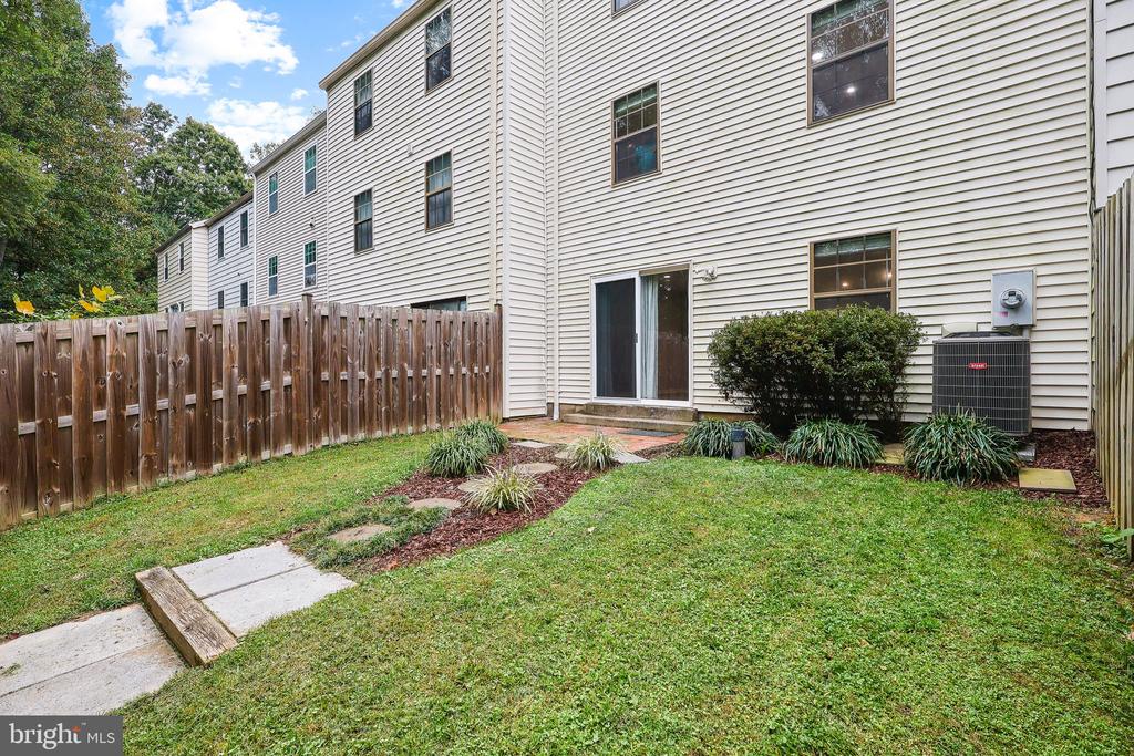 6048 HEATHWICK COURT