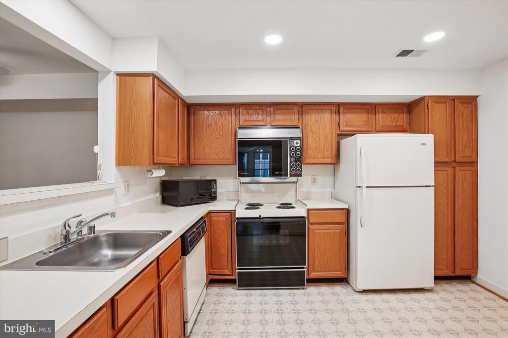 3800 RIDGE KNOLL COURT 2
