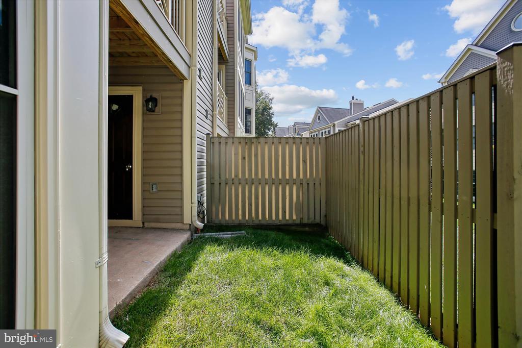 3800 RIDGE KNOLL COURT 2