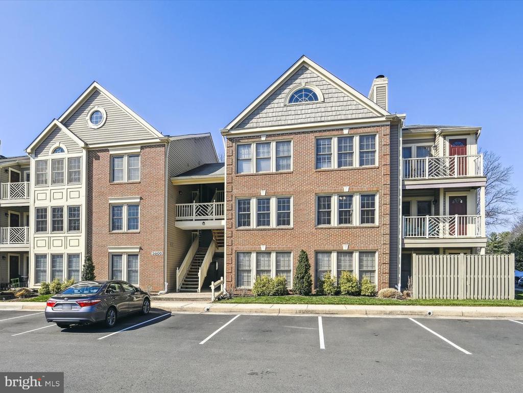 3800 RIDGE KNOLL COURT 2