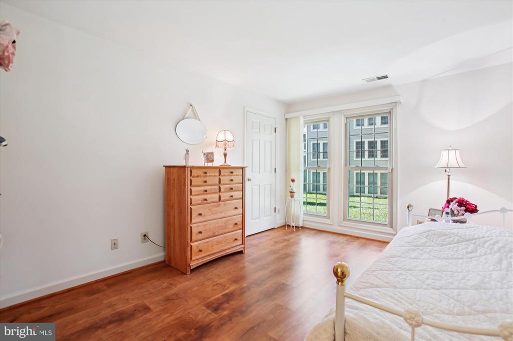 3800 RIDGE KNOLL COURT 2
