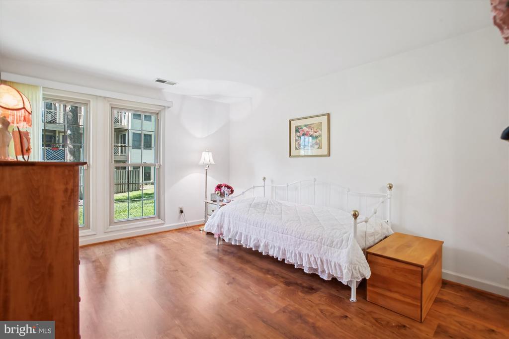 3800 RIDGE KNOLL COURT 2