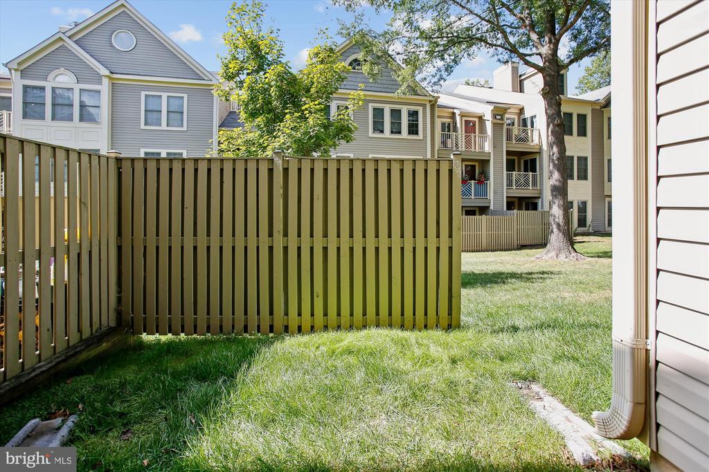 3800 RIDGE KNOLL COURT 2