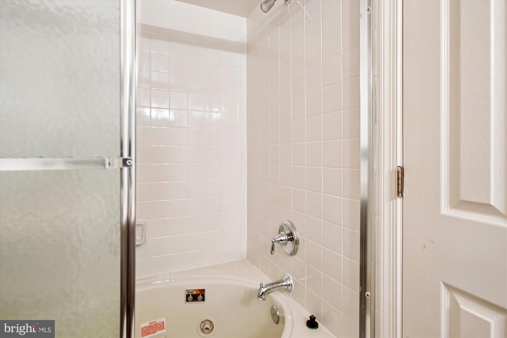 3800 RIDGE KNOLL COURT 2