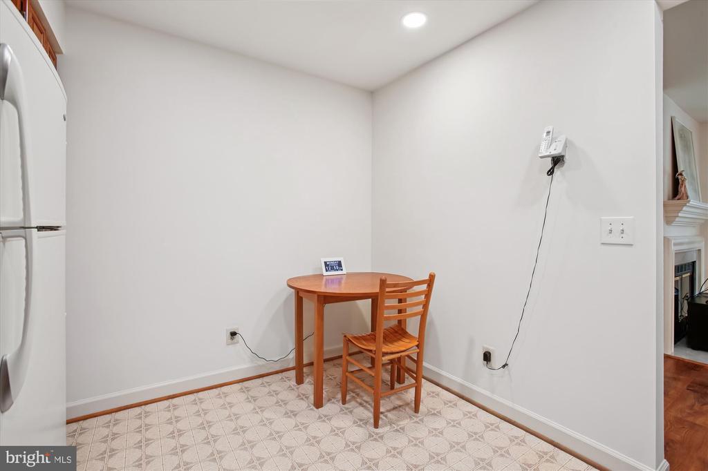 3800 RIDGE KNOLL COURT 2