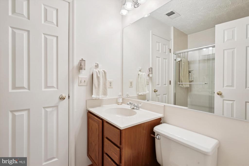 3800 RIDGE KNOLL COURT 2