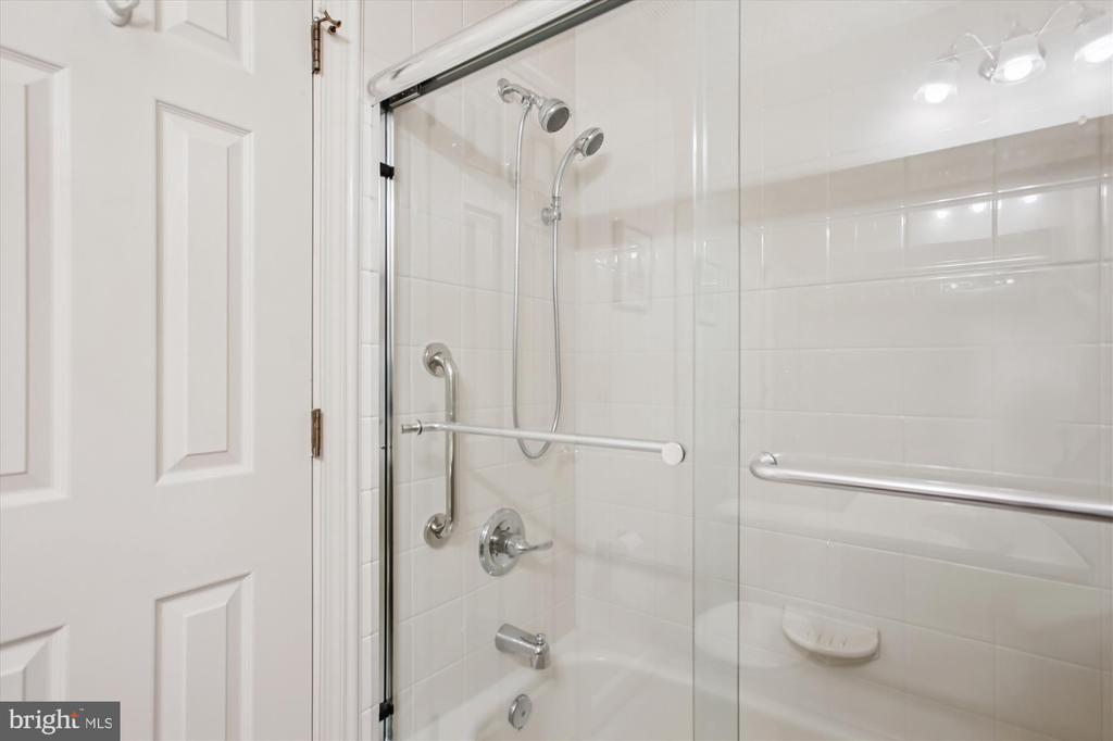 3800 RIDGE KNOLL COURT 2