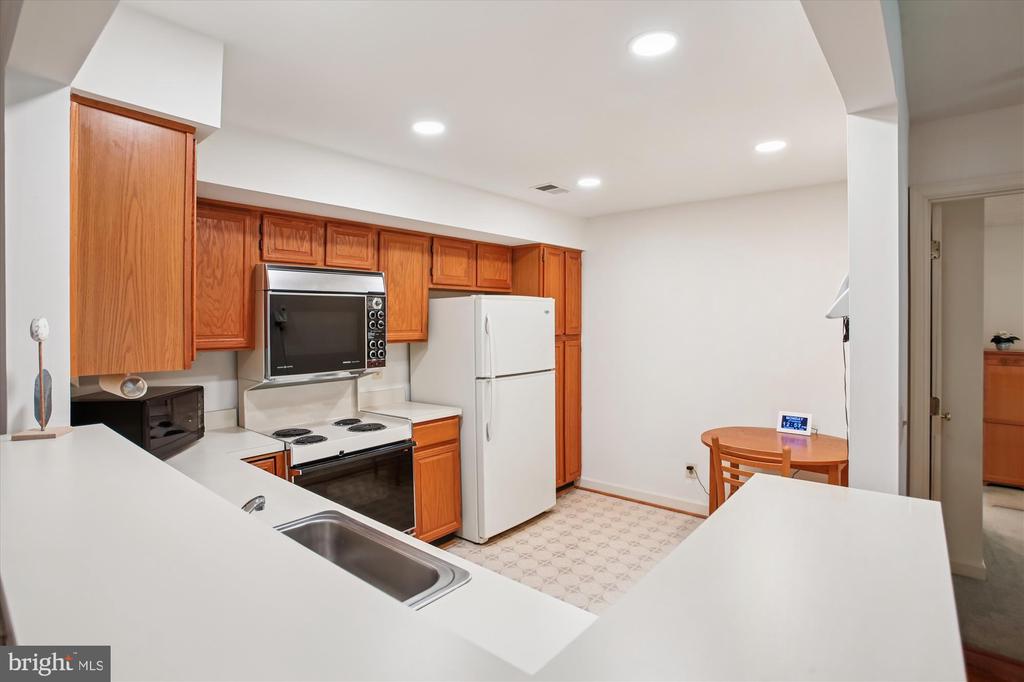 3800 RIDGE KNOLL COURT 2