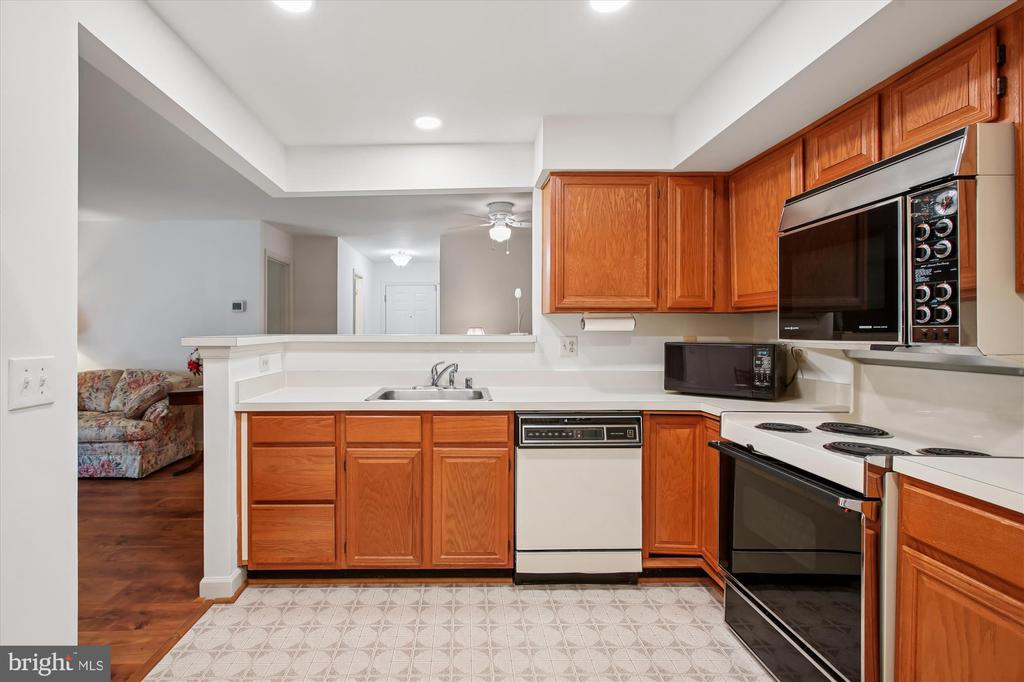 3800 RIDGE KNOLL COURT 2