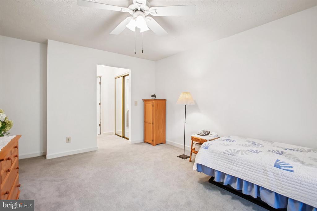 3800 RIDGE KNOLL COURT 2