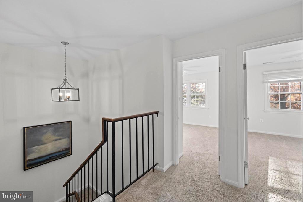 359 LINDEN COURT