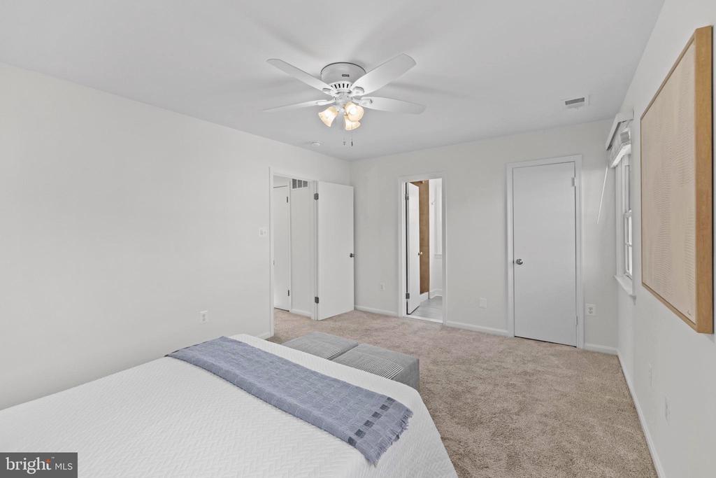 359 LINDEN COURT