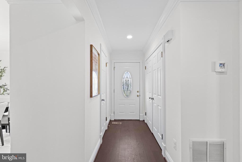 359 LINDEN COURT