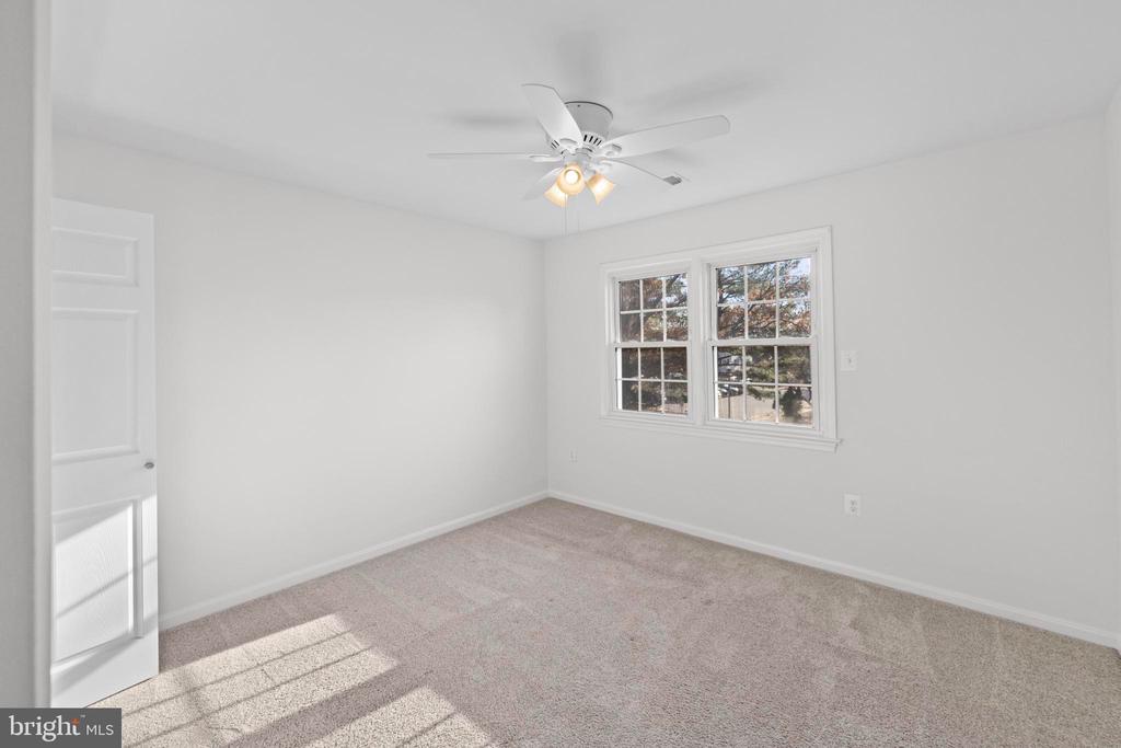 359 LINDEN COURT